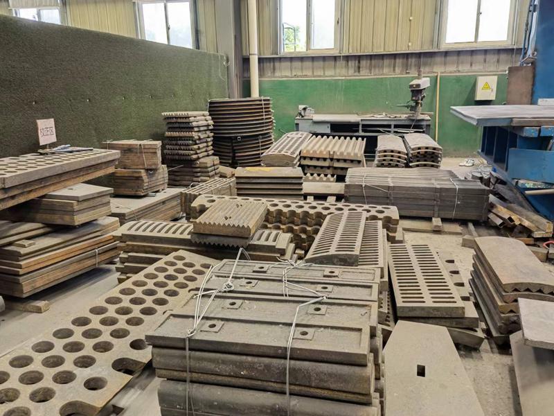 破碎機(jī)各種異形襯板、篦條 破碎機(jī)各種異形襯板、篦條